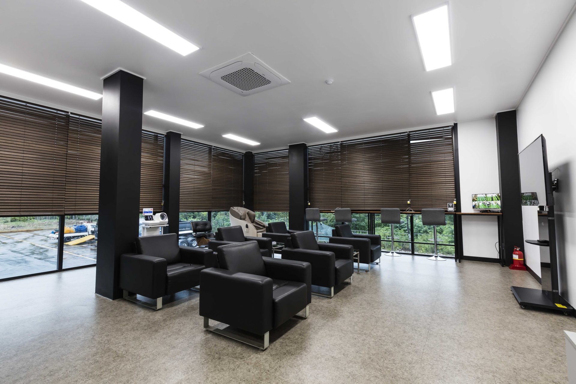 인동티에스 고객 라운지 전경